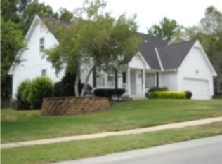 309 NE Warrington Ct, Lees Summit, MO 64064