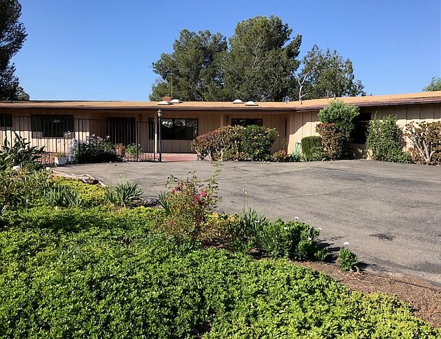 1st image of 1055 E La Loma
