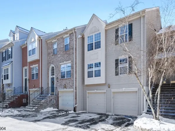 807 Newport Dr, Ramsey Boro, NJ 07446