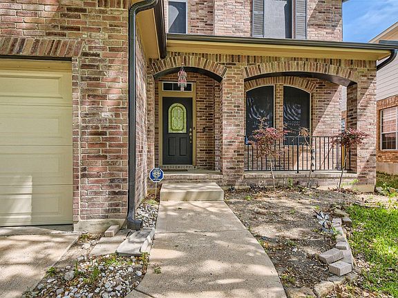 3rd image of 1504 Weatherford Dr
