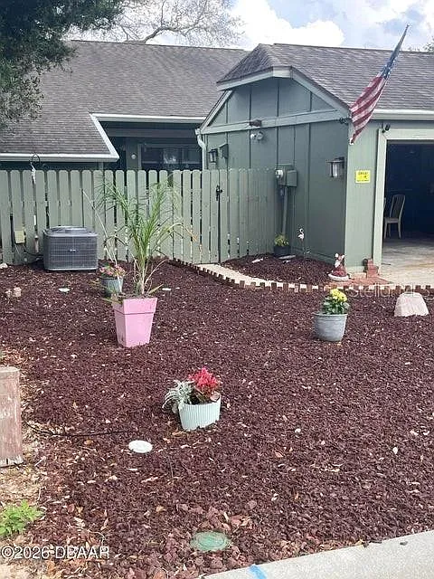3 bed, 2.0 bath, 1555 sqft, $2,000 — Photo 3
