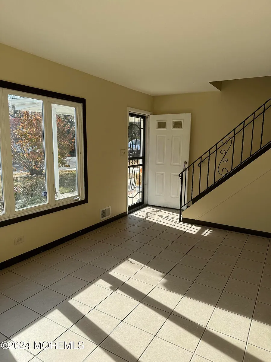Building Photo - 2103 Rutherford Ave #2