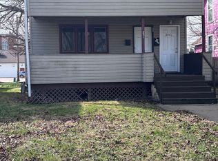 231 3rd Ave S, Clinton, IA 52732