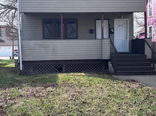 231 3rd Ave S, Clinton, IA 52732