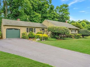 17 Lower Rocky Point Rd, Miller Place, NY 11764