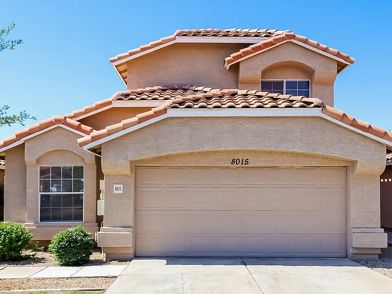 8015 W Laurel Ln — Photo 1