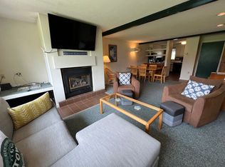 1003 Cape Cod Rd #10E, Stowe, VT 05672