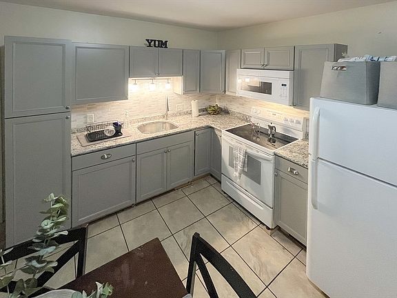 5th image of 79 Kilmer Ave