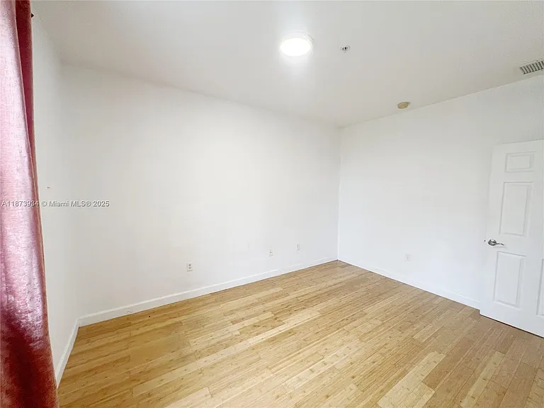 2540 SW 14th Ave — Photo 9
