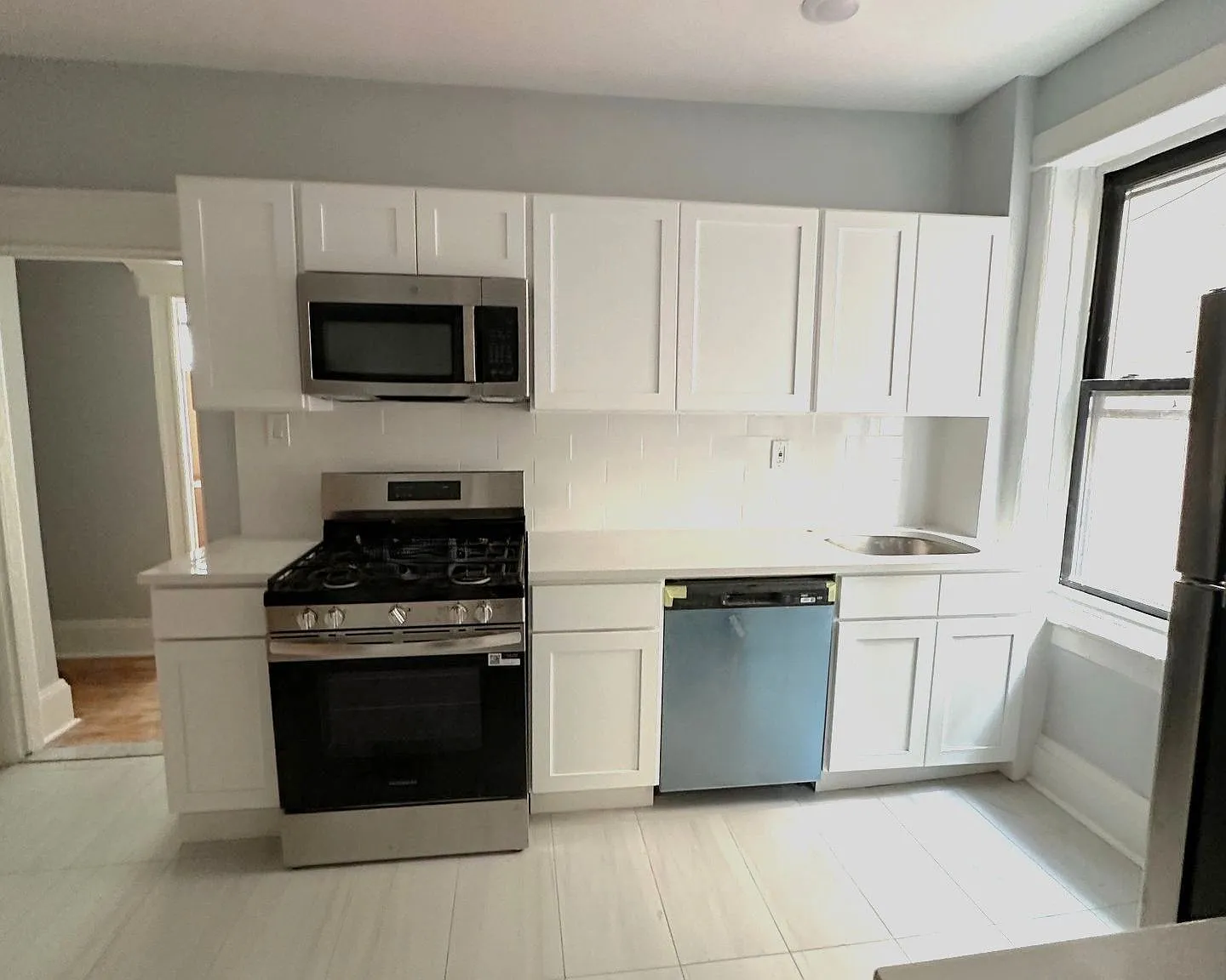 4603 Hudson Ave — Photo 2