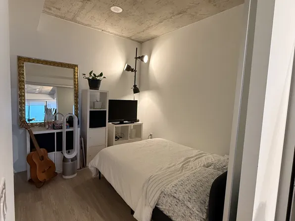 195 McCaul St #901, Toronto, ON M5T 0E5