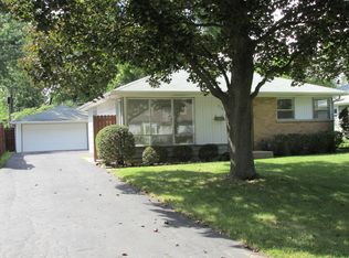 2107 Robin Ln, Rolling Meadows, IL 60008