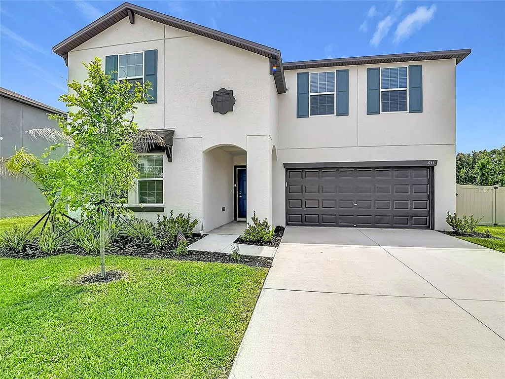 6 bed, 3.0 bath, 3326 sqft, $3,500 — Photo 2