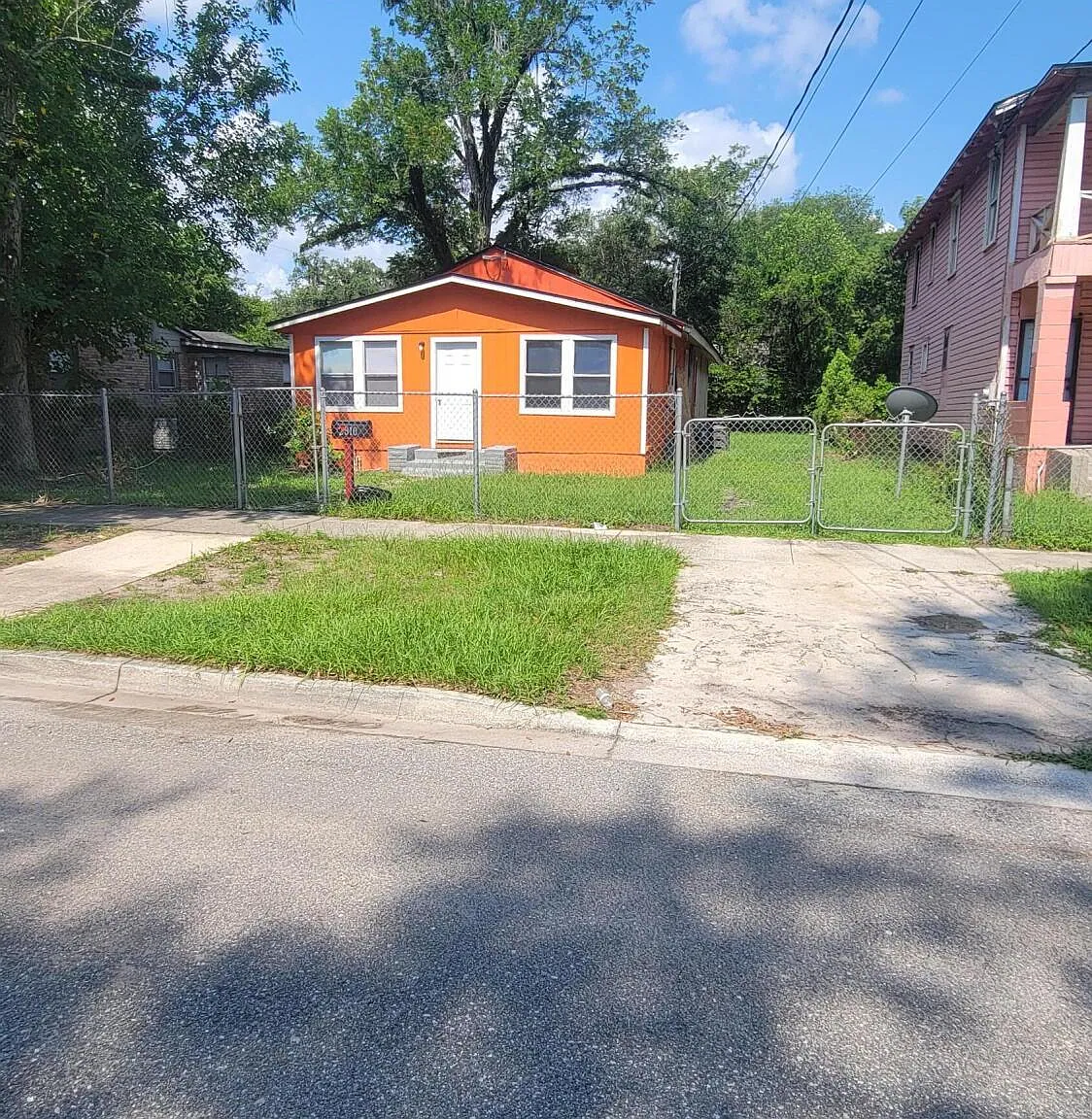 4 bed, 1.5 bath, 1290 sqft, $1,500 — Photo 2