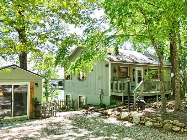 518 Rhododendron Rd, Hillsville, VA 24343