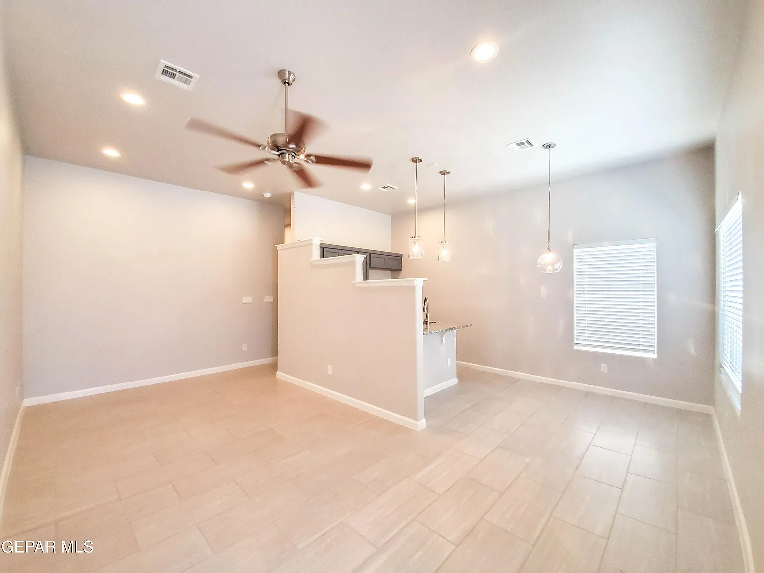 3 bed, 2.5 bath, 1348 sqft, $1,550 — Photo 2