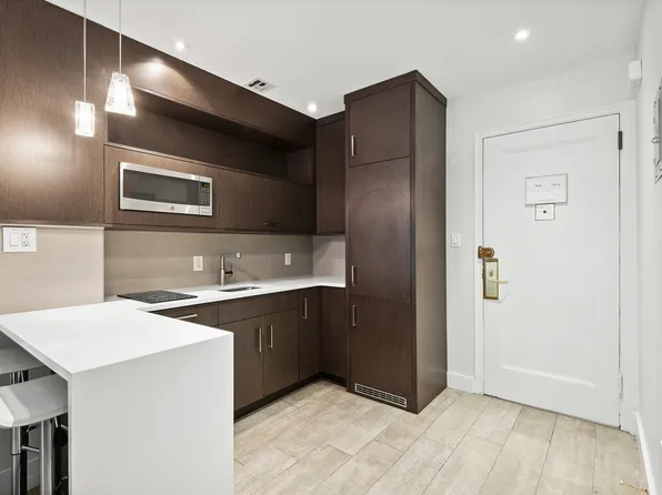 111 East 56th Street image 3 of 4