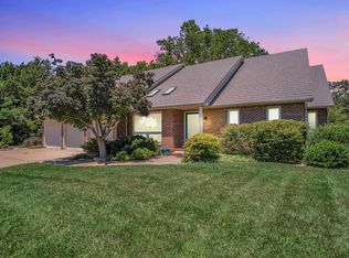 701 Wedgewood Dr, Newton, KS 67114