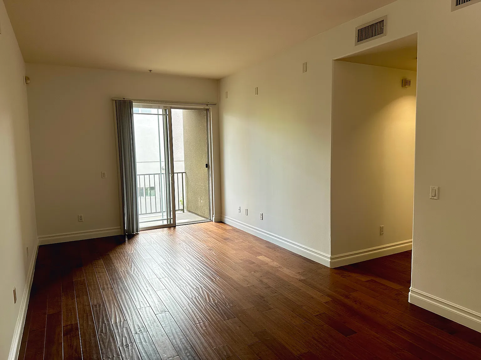 2 bed, 1100 sqft, $2,800 — Photo 3