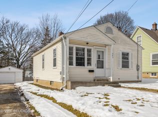 943 N 12th St, Dekalb, IL 60115