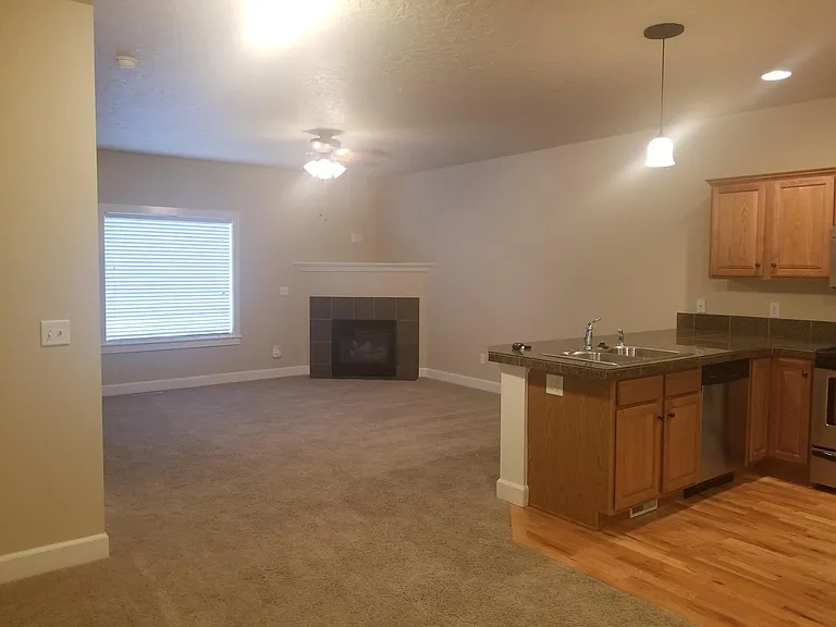 4708 N Zachary Way — Photo 6