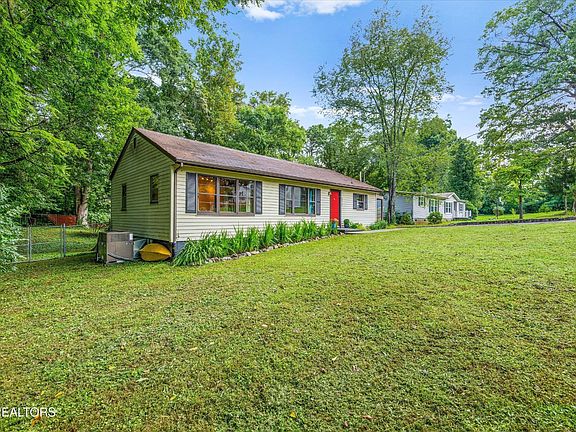 2nd image of 4515 Pinecrest Dr