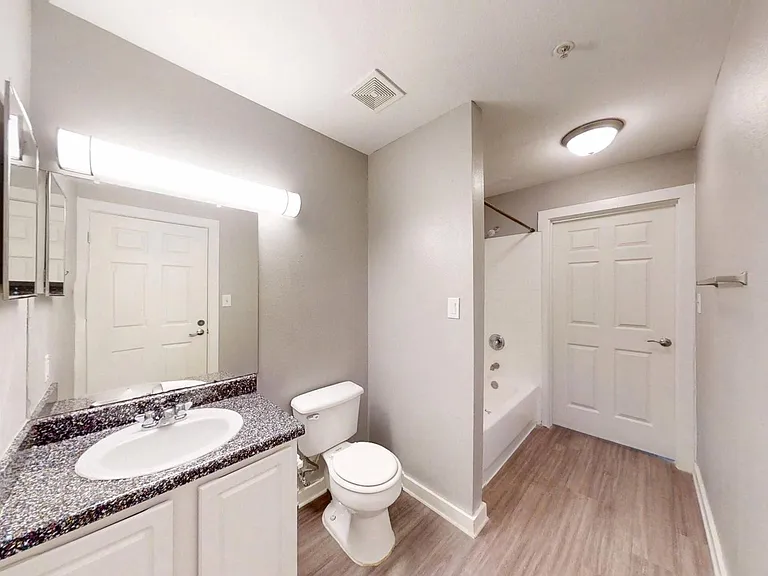 Hill Country Apartments — Photo 51