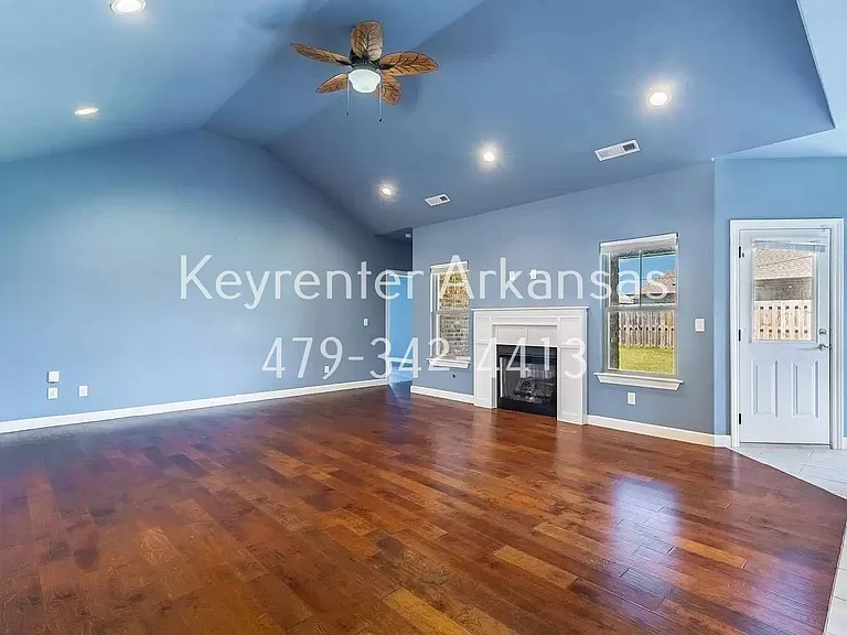 2400 Worthington Ave — Photo 3