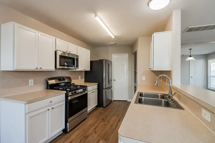 6814 Strathmore Place Ct — Photo 10