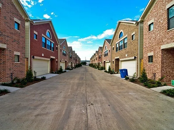 3716 Main Plaza Dr, Houston, TX 77025