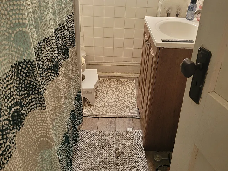 823 Hampton Ave #1 — Photo 1