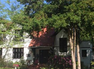 5 Sycamore Dr, Great Neck, NY 11021
