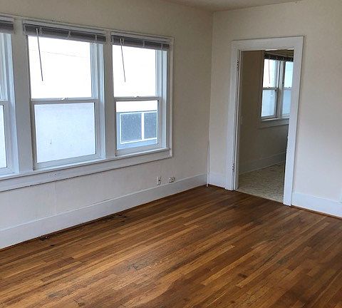 2nd image of 609 Thomas St
