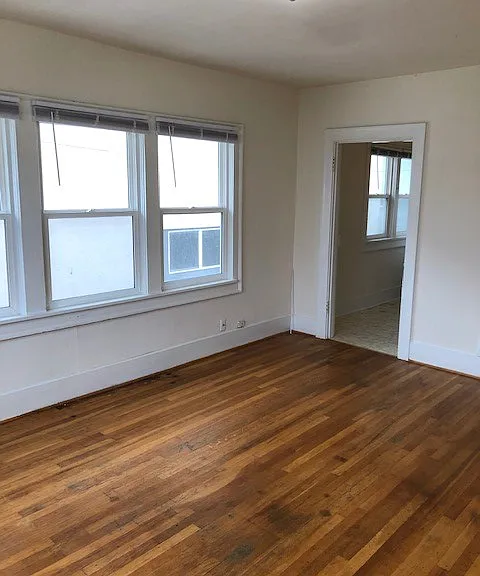 609 Thomas St — Photo 1