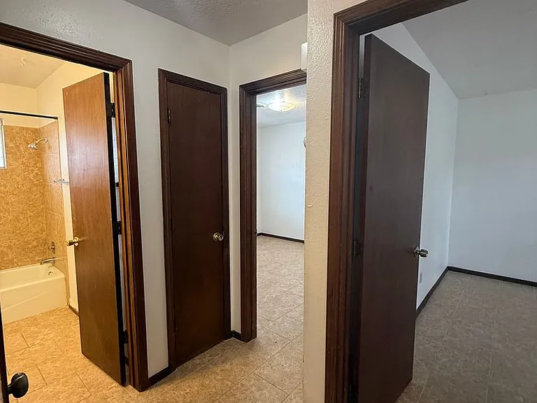 950 Mormon Dr — Photo 5