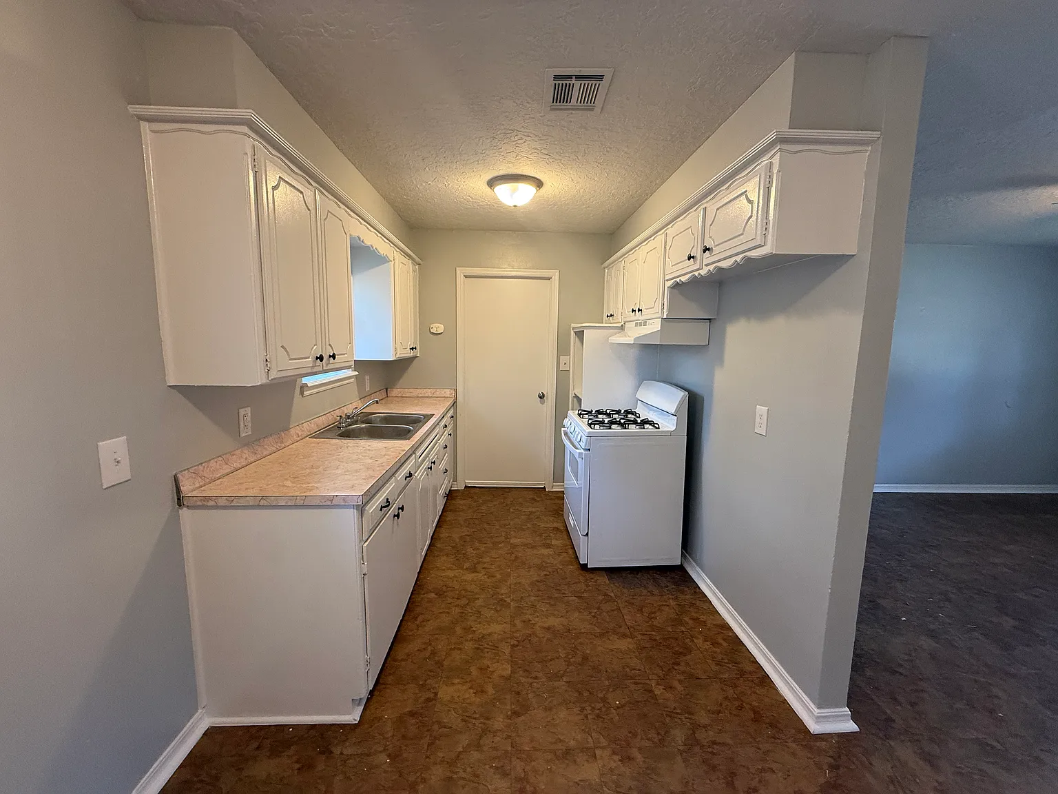 1320 Parkwood Terr — Photo 4