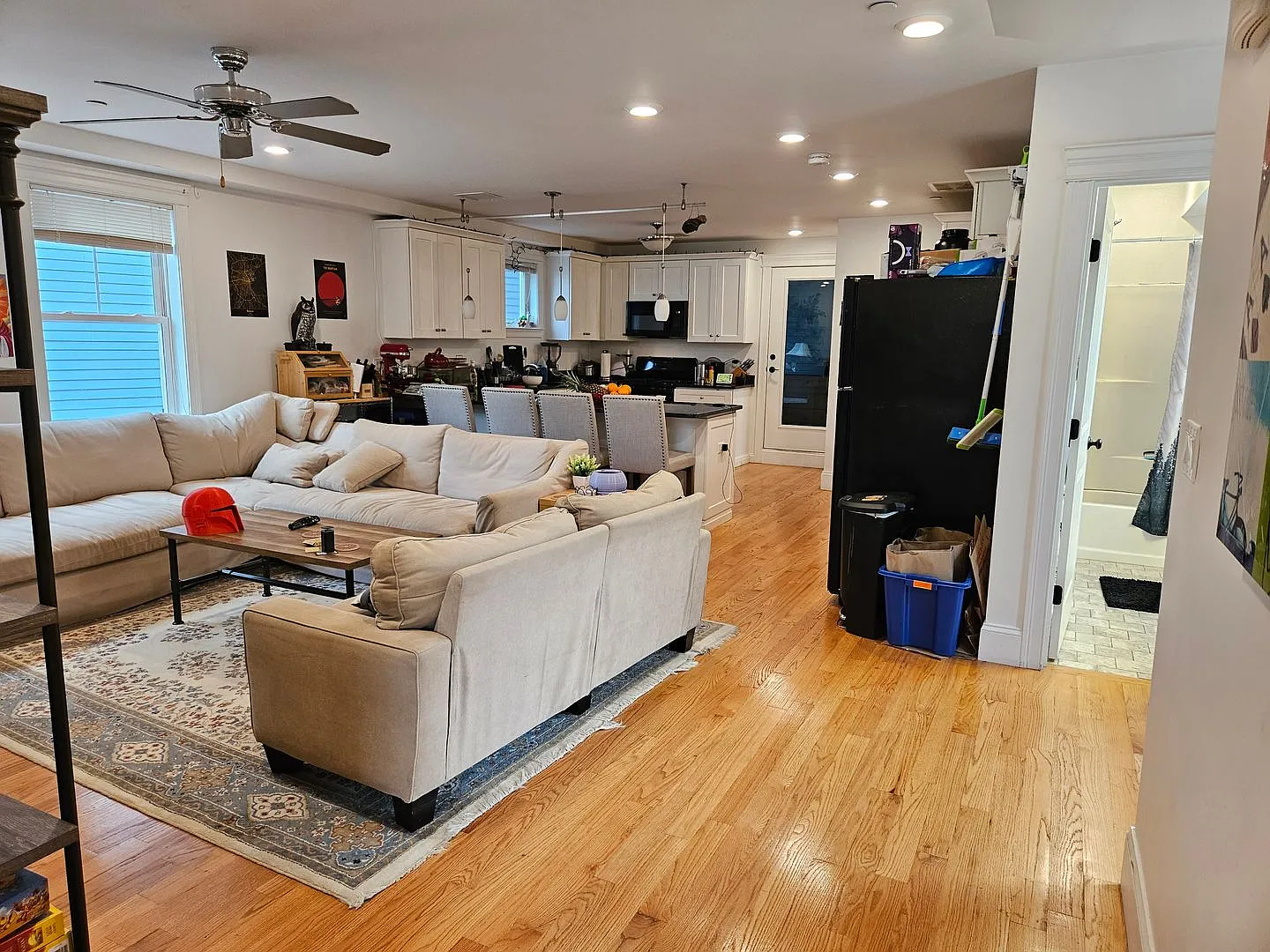 Luxury 5 Bed Townhouse w/ 2 Parking + In-Unit Laundry Allston — Photo 3