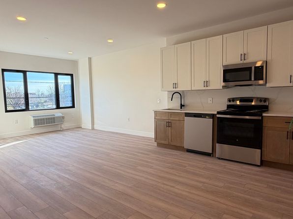 87 Hospital Plz #203