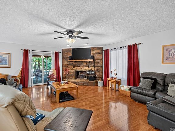 2nd image of 6 Nevada Ln