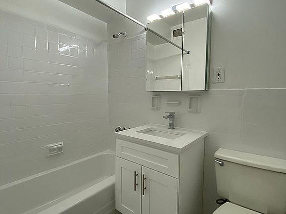 5th image of 305 E 86th St #2DE