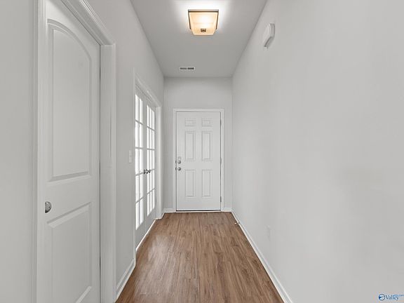 4th image of 109 Rose Valley Dr