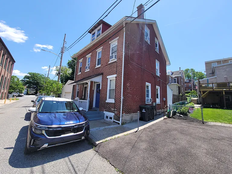422 Gold St #1 — Photo 1
