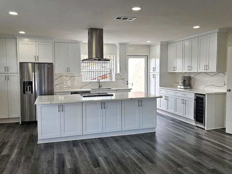 Lindbrook Manor Apartments — Photo 57