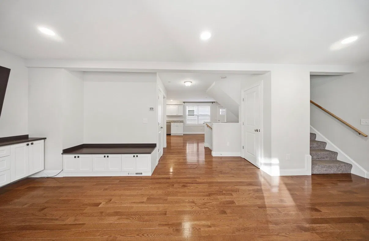 3 bed, 2.5 bath, 1900 sqft, $3,450 — Photo 3