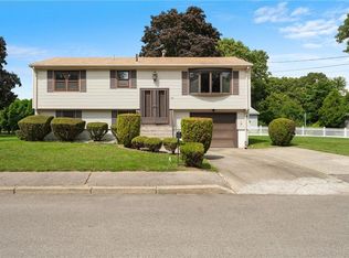 15 Joanna Dr, Warwick, RI 02886