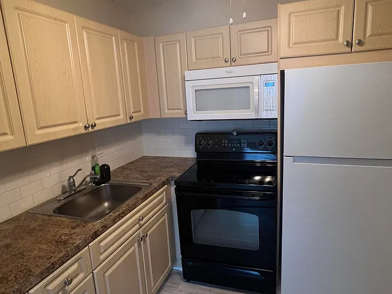 173 Waltham E #173-H — Photo 4