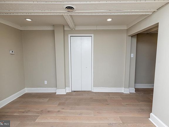 3rd image of 901 Clinton St APT 3