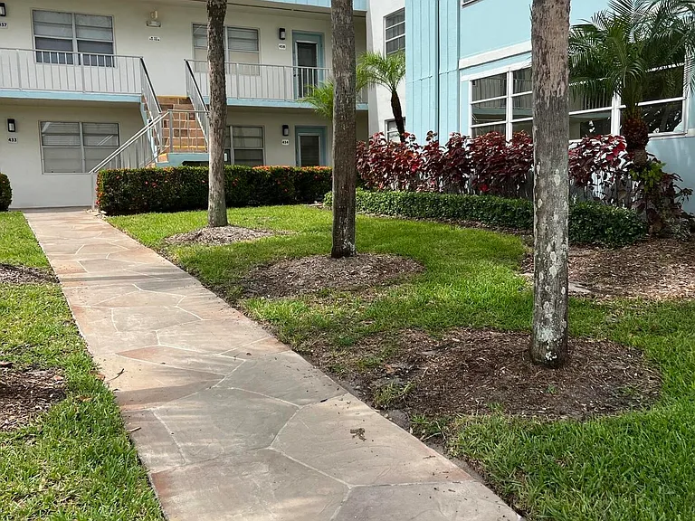 434 Normandy Ln #J — Photo 1