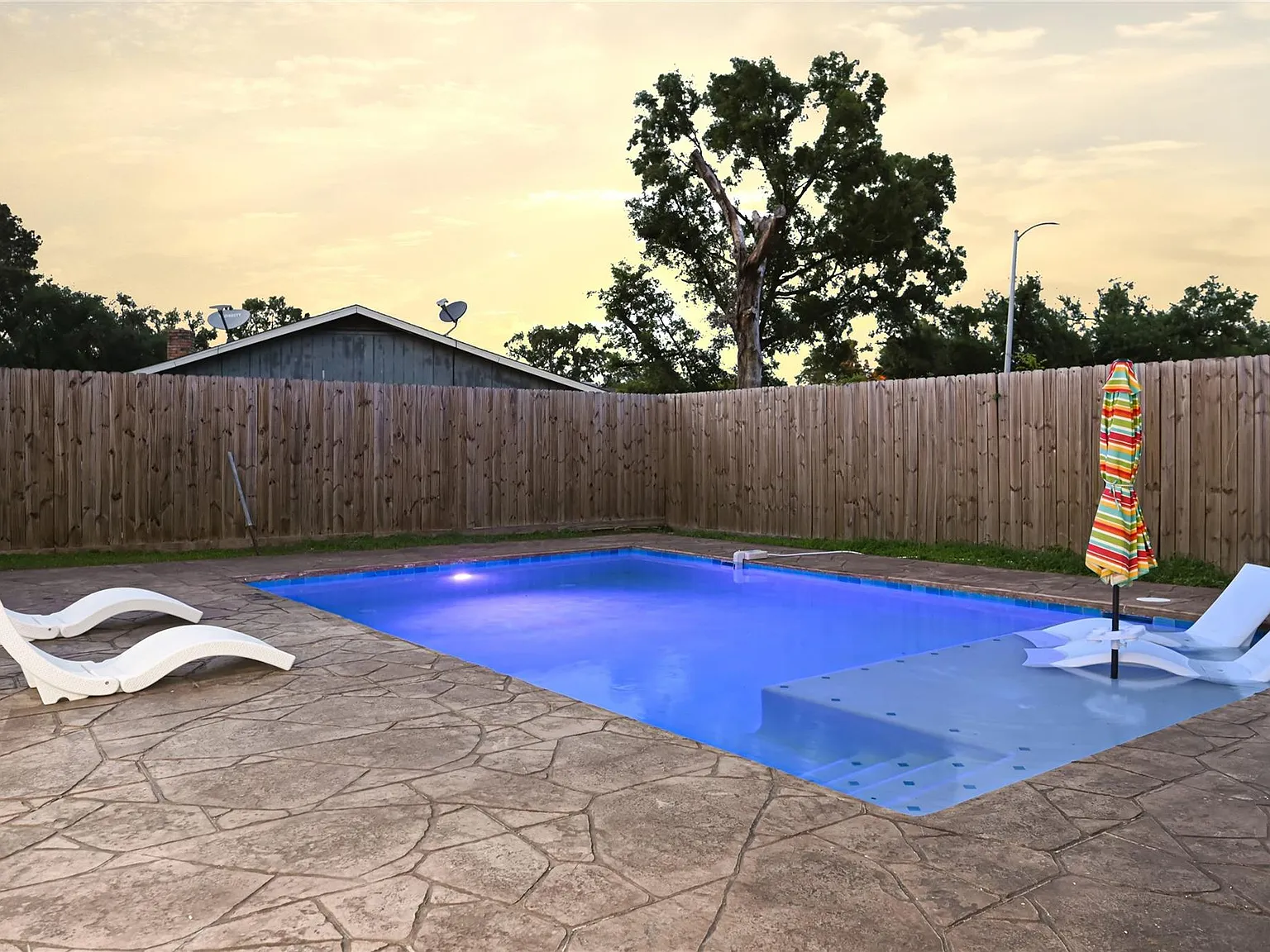 5 bed, 2.0 bath, 2209 sqft, $6,000 — Photo 4