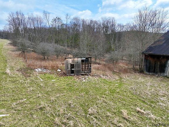 2nd image of 1250 Piney Run Rd
